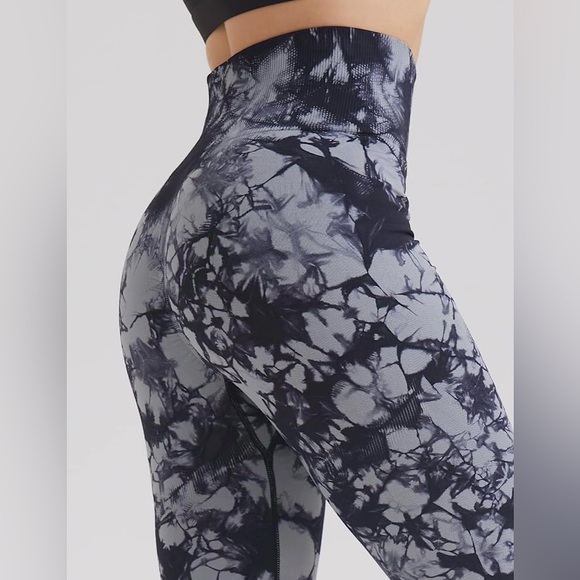 * NEW * High Waist Tummy Covering Butt Lift Tie Dye Leggings Size L - Picture 2 of 10